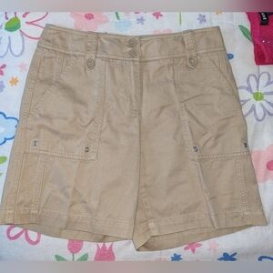 Jones New York Khaki Cargo Shorts Size 4 NWT